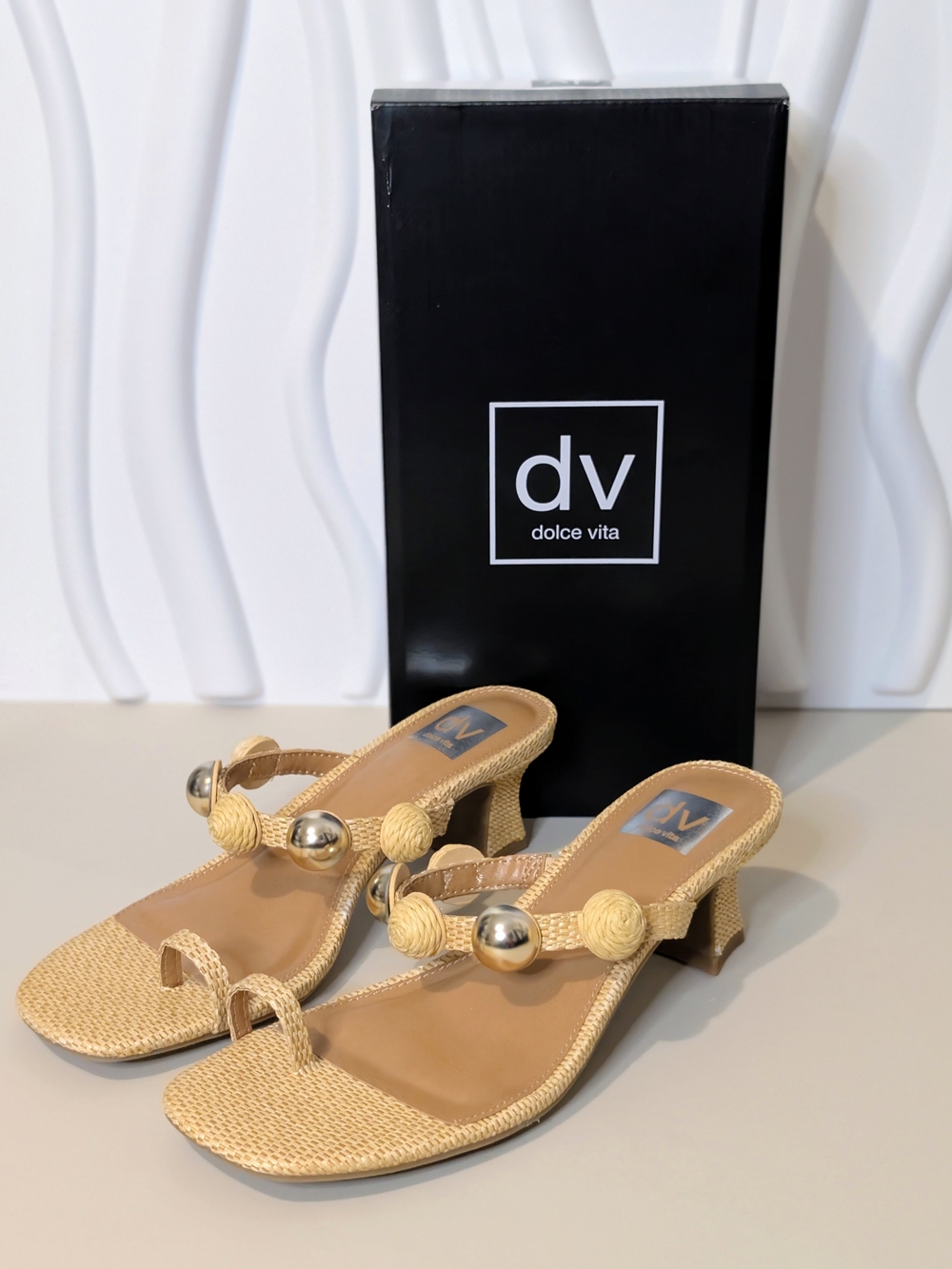 NIB DV by Dolce Vita Bova Raffia Toe Loop Sandals Natural Size 8